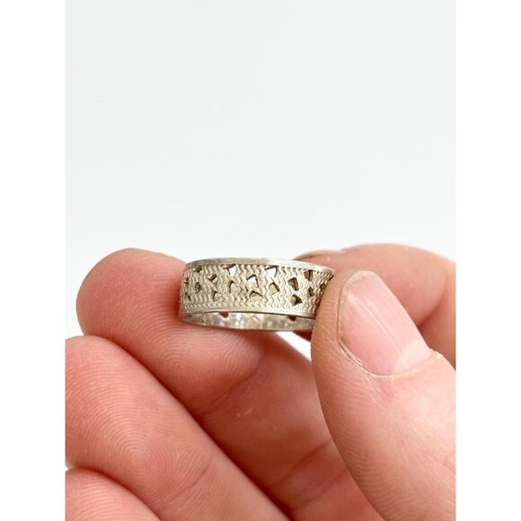 Cutout Accented Silver Toned Milgrain Designed Minimalist Cigar Band Ring - sz 6 - Picture 8 of 10